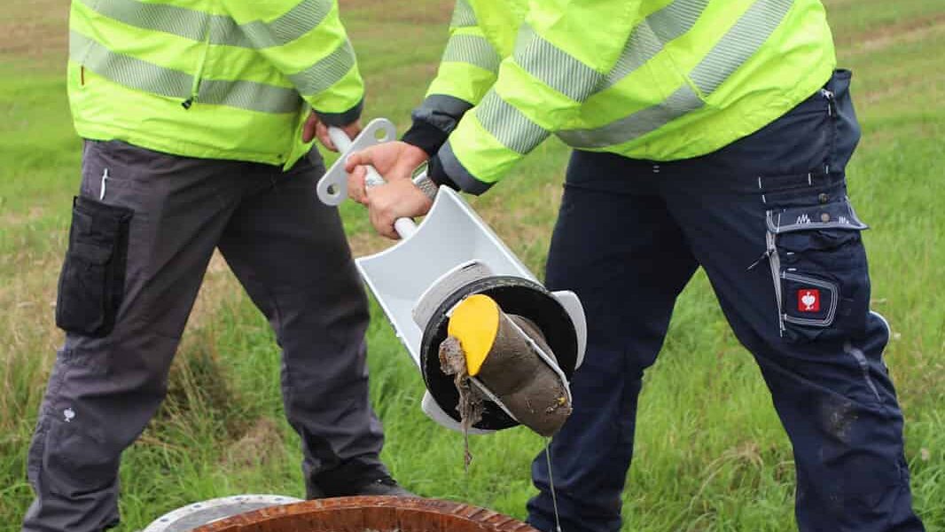 Gefangener-Molch-ueber-Molchschleuse-Quick-Pig-d-75-mm-SDR-11-beim-ZLS-Lollar-Sendestation Gefangener-Molch-ueber-Molchschleuse-Quick-Pig-d-75-mm-SDR-11-beim-ZLS-Lollar-Sendestation